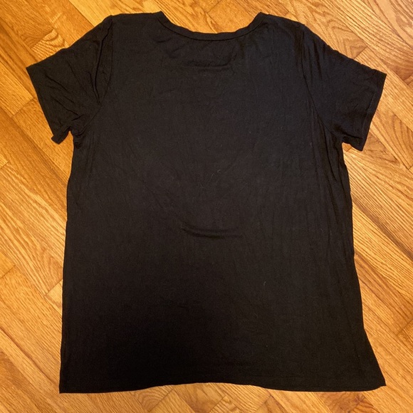 Torrid Black Skull Super Soft Knits T-Shirt in Torrid Size 1. (14/16 or 1X). - Picture 4 of 10